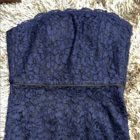 Diane Von Furstenberg Navy Blue Strapless Lace Sheath Cocktail Dress Size 6 EUC - Picture 6 of 7
